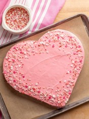 heart-shaped-cake-hack3-767x1024