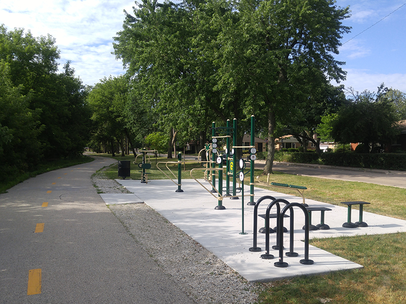 Outdoor workout fitness stations open at Jessica Clinton